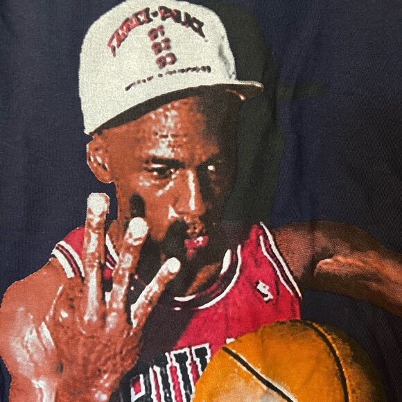 Michael Jordan Three Peat Chicago Bulls NBA three Rings graphic T-shirt M. - Picture 3 of 6